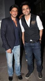 Shahrukh Khan, Jacky Bhagnani at Jacky Bhagnani_s birthday bash in Juhu, Mumbai on 24th Dec 2011.JPG